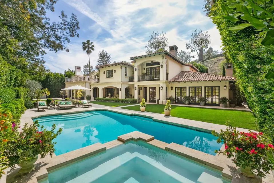 Modern Oasis – Inspired by Sofia Vergara