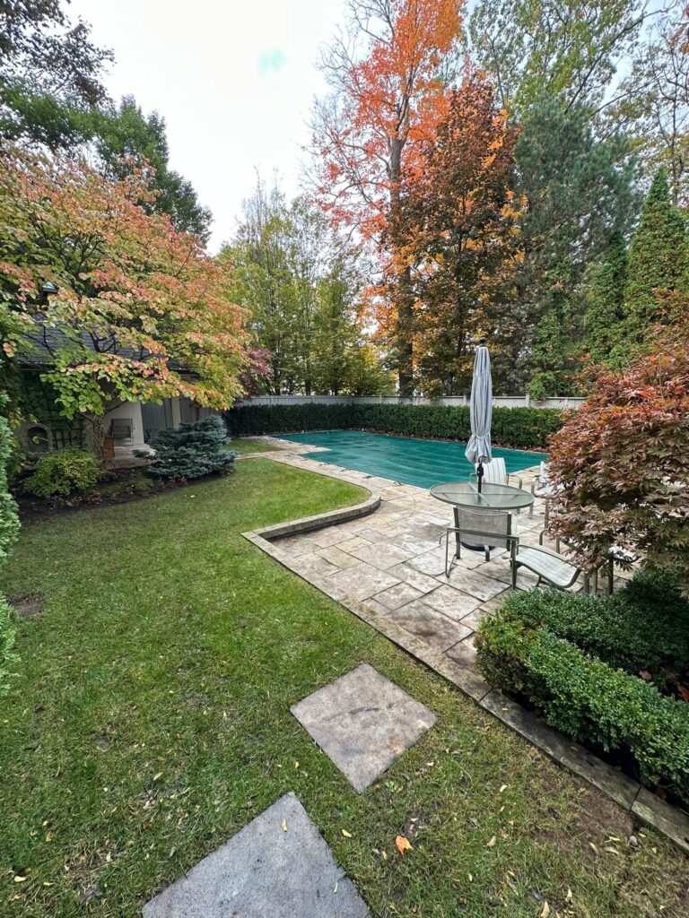 Toronto lawn care – fall yard cleanup before winter